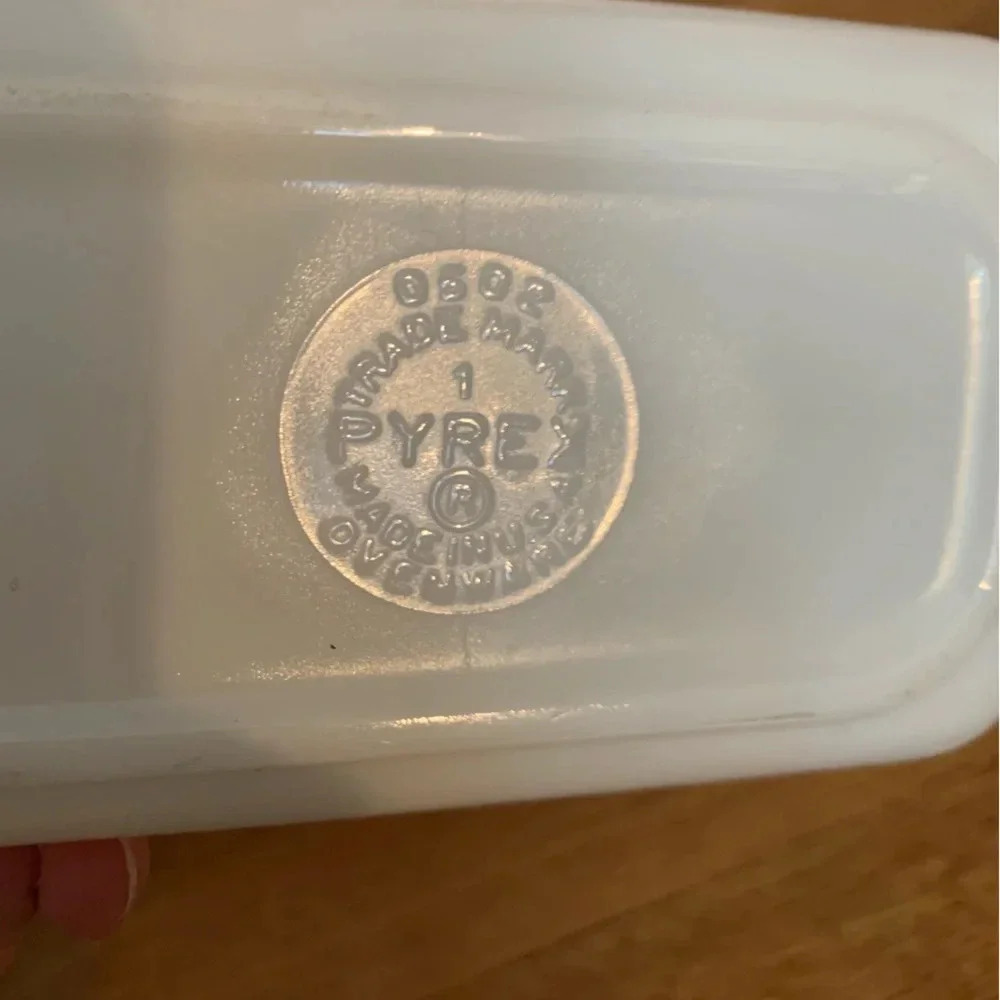 Vintage Amish Butterprint PYREX Baking Dish Made in USA - Picture 4 of 5